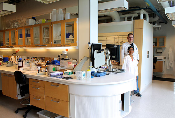 Éric Jolicoeur and Sasmita Tripathy, Research Officers  at IRIC’s Medicinal Chemistry Core Facility 